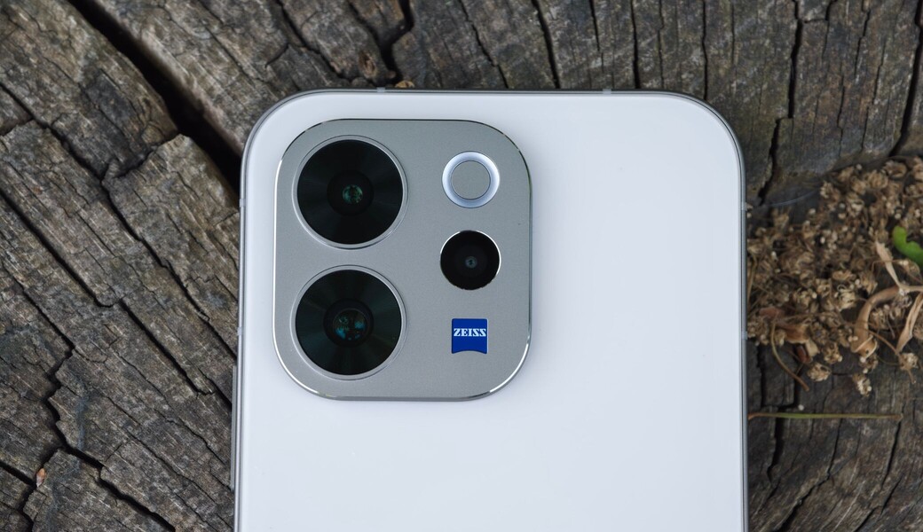 Vivo V70