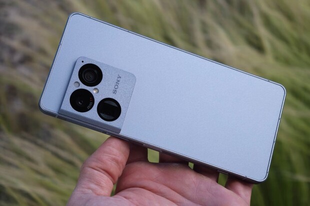 Testujeme Sony Xperii 1 VIII: přináší designový šok a povrch jako smirek