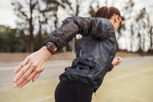 Watch FIT 5 nabízí desetidenní výdrž, NFC platby a kompatibilitu s iOS i Androidem