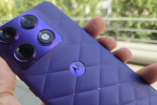 Dostupný luxus. Motorola Signature Crystals by Swarovski přichází s akční cenou