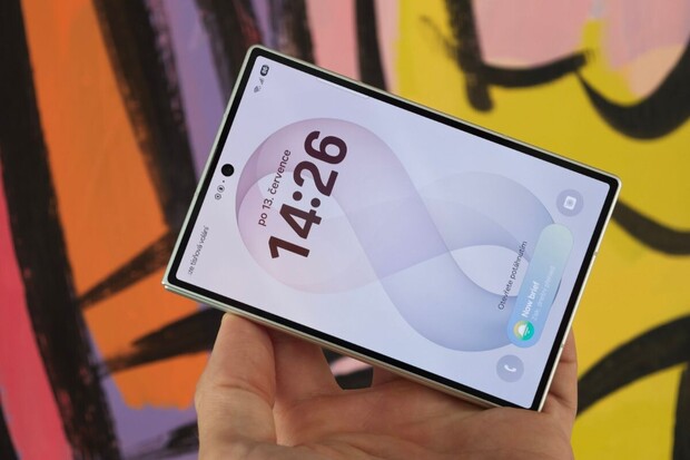 Z Fold8 je skládací revoluce od Samsungu, která hodlá zničit ohebný iPhone