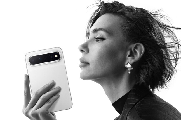 Šířka novým trendem? Huawei odhalil nebývale široký a neohebný model Pura X View