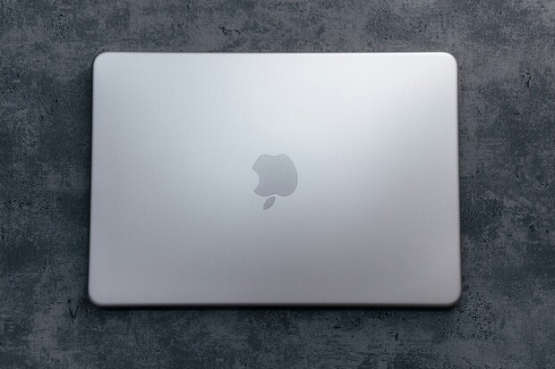 MacBook Neo jen za 299 Kč. Pronájem je teď extrémně levný