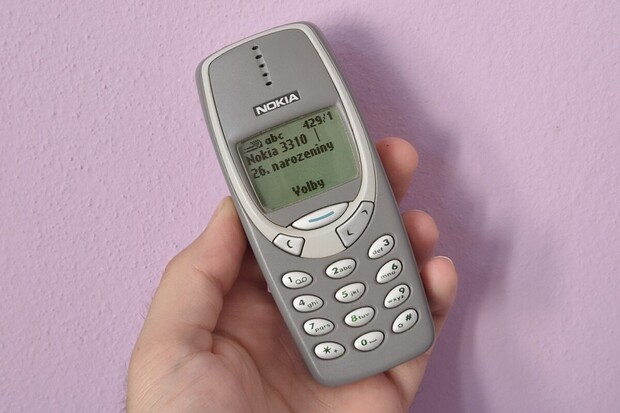 Nokia 3310 slaví 26. narozeniny. Věděli jste, že neměla paměť na čísla?