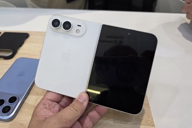 Nemůžete se už dočkat? Nafotili jsme vzhled skládacího Apple iPhonu Ultra