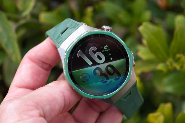 Zelená jim sekne! Huawei Watch GT 7 Pro lákají na safír, nanokeramiku i chytrou GPS