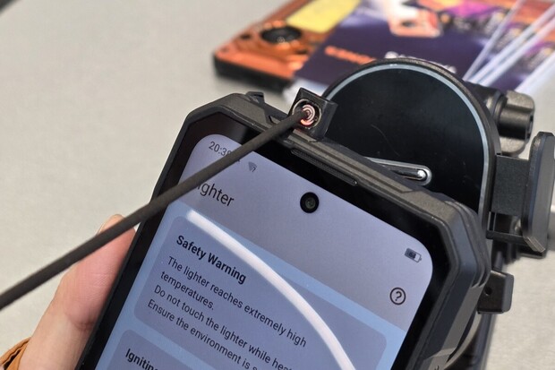 Oheň v kapse? Prohlédli jsme si Oukitel WP63 s výsuvným zapalovačem