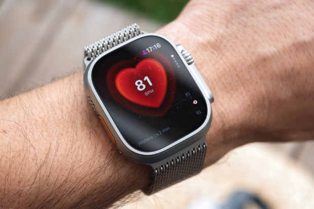 Apple Watch Ultra 4 v redakci: titanový doktor na zápěstí, co má váš tep v malíku