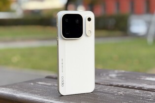 Tři 200Mpx fotoaparáty, sleva 6 000 Kč a dárek. Špičkové OPPO jde do prodeje