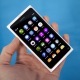 Nokia N9 v bílé barvě v redakci: fotogalerie elegantní krásky