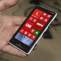 Lumia 820 jako dekorativní prvek: stěnu tvořilo 200 telefonů