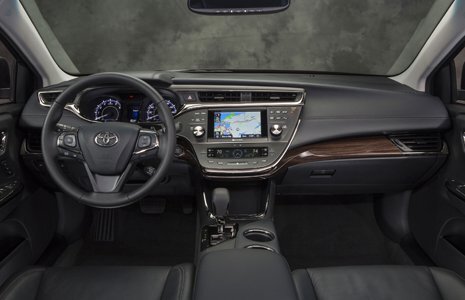 Interiér Toyoty Avalon se systémem Touch & Go