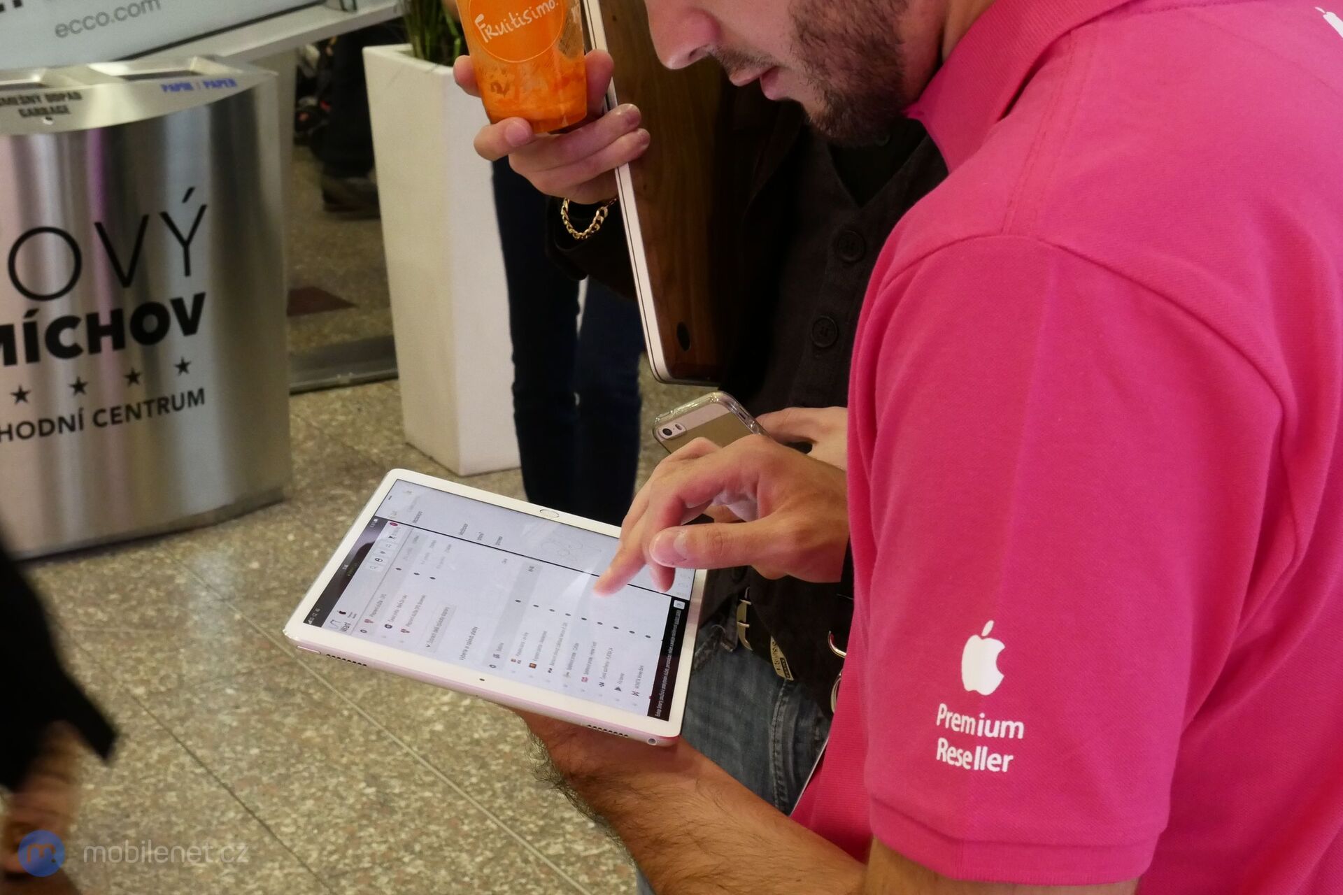 iWant OC Nový Smíchov