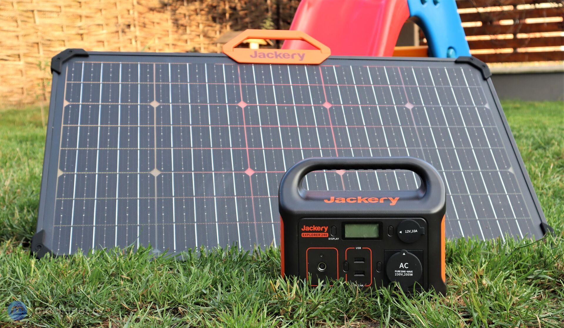 Jackery Explorer 240 + SolarSaga 80W