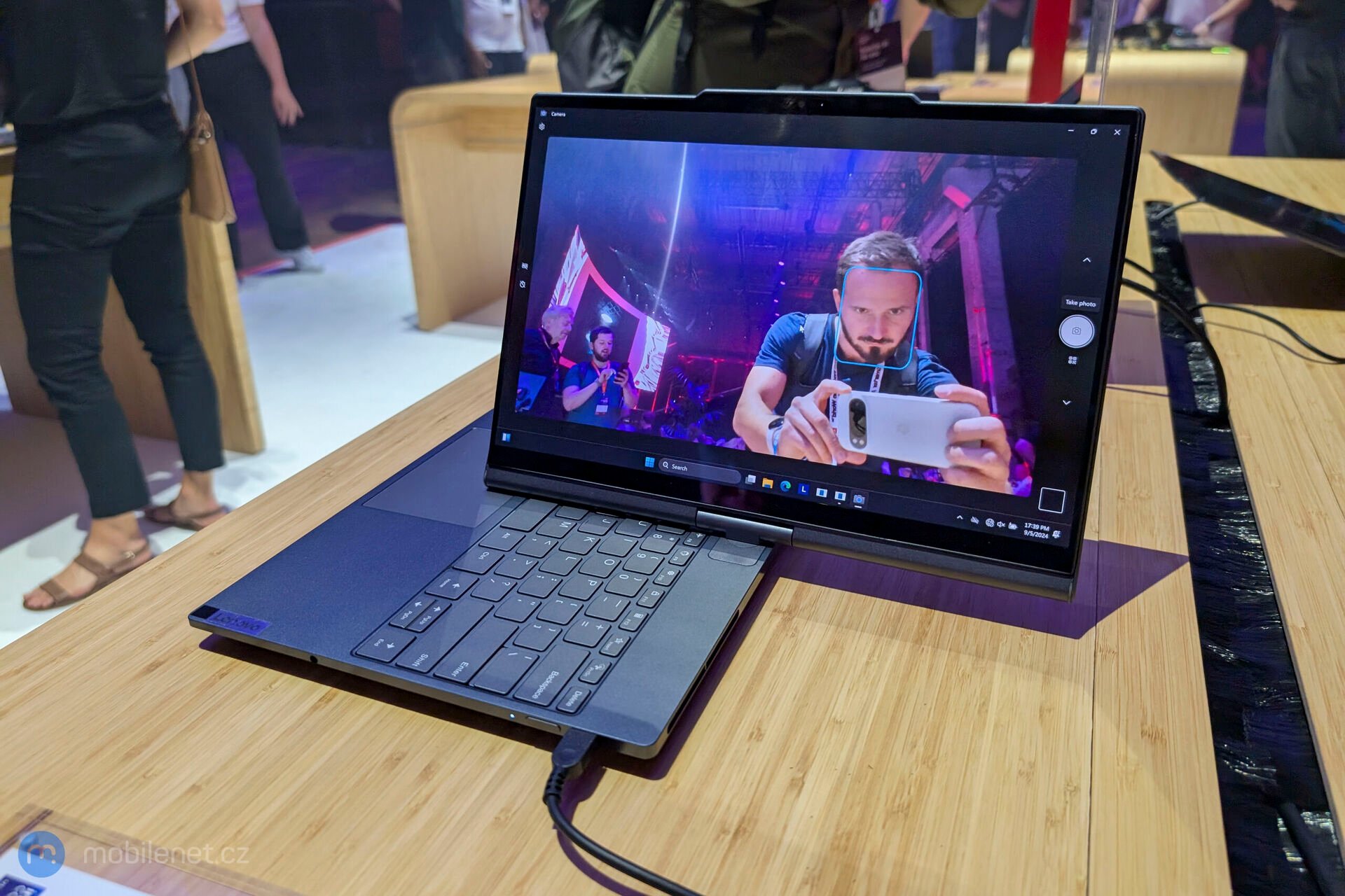 Lenovo Auto Twist AI PC