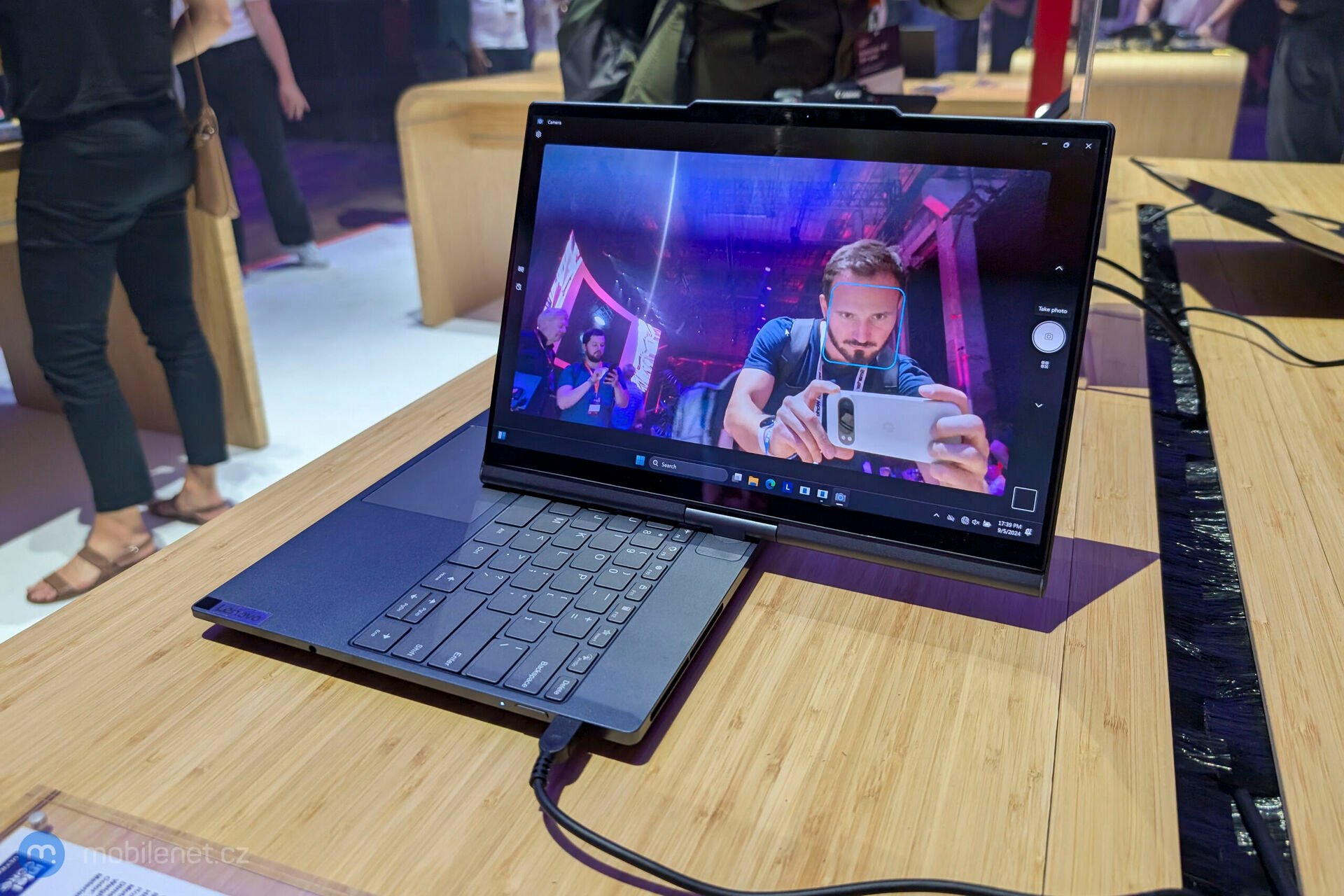 Lenovo Auto Twist AI PC