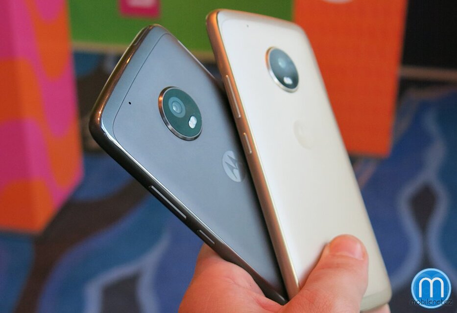 Lenovo Moto G5 Plus v černé a zlaté barvě
