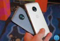 Lenovo Moto G5 Plus v černé a zlaté barvě