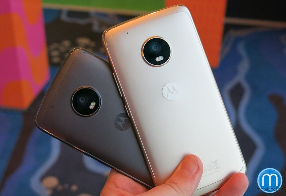 Lenovo Moto G5 Plus v černé a zlaté barvě