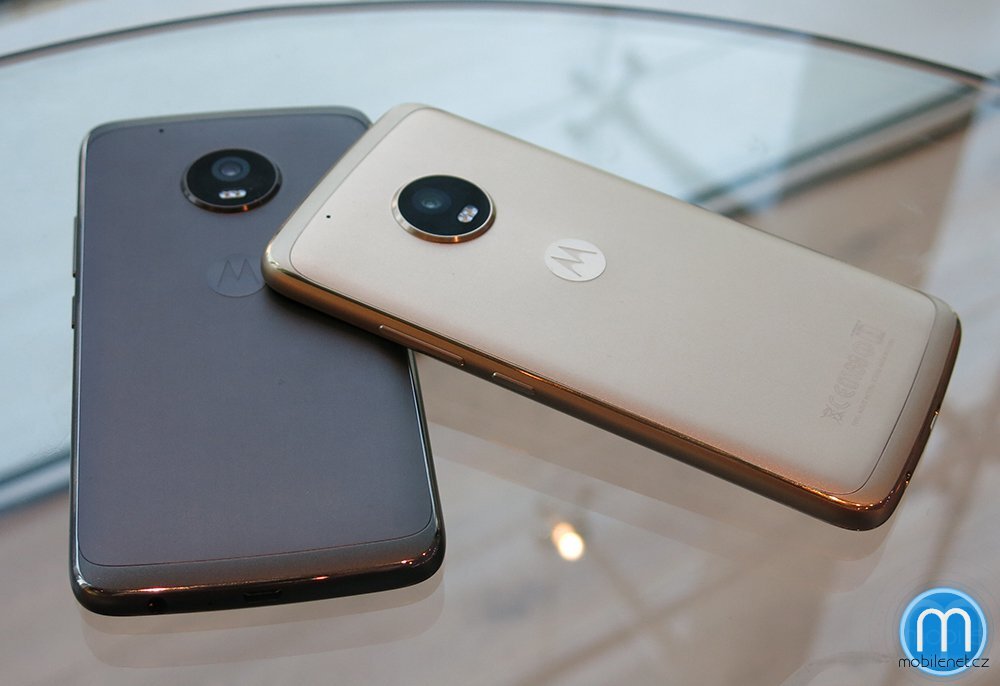 Lenovo Moto G5 Plus v černé a zlaté barvě