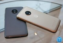 Lenovo Moto G5 Plus v černé a zlaté barvě