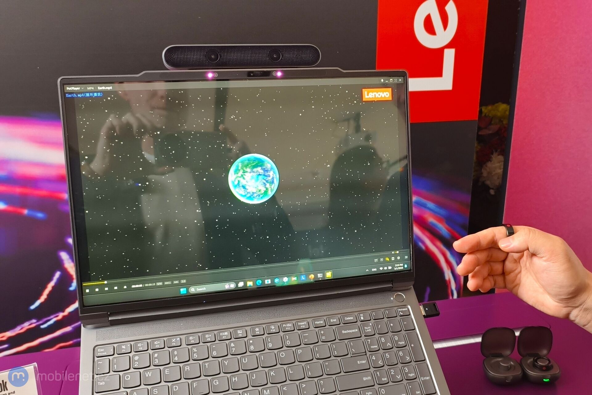 Lenovo ThinkBook 3D Laptop a AI Ring