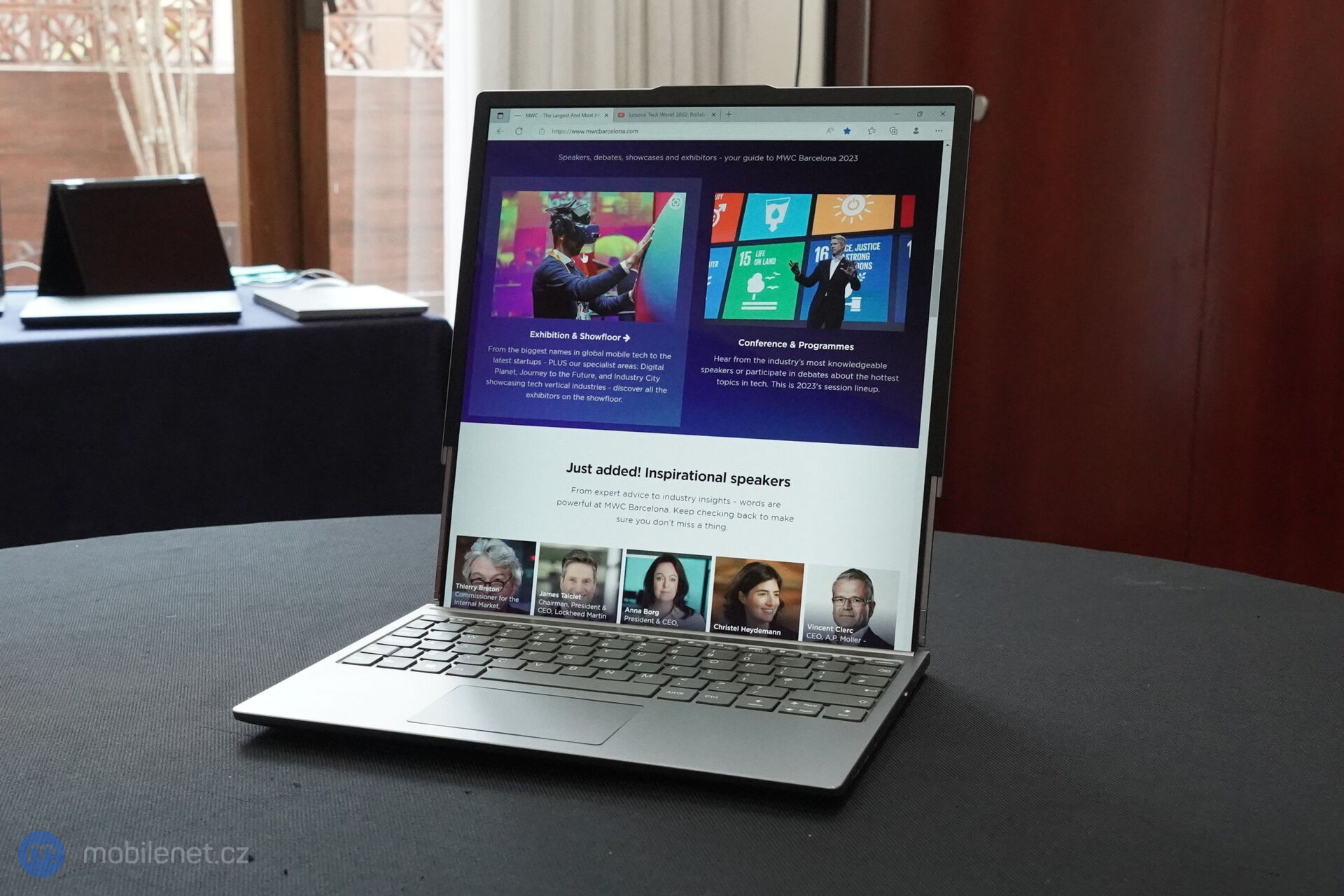 Lenovo ThinkPad rolovací displej