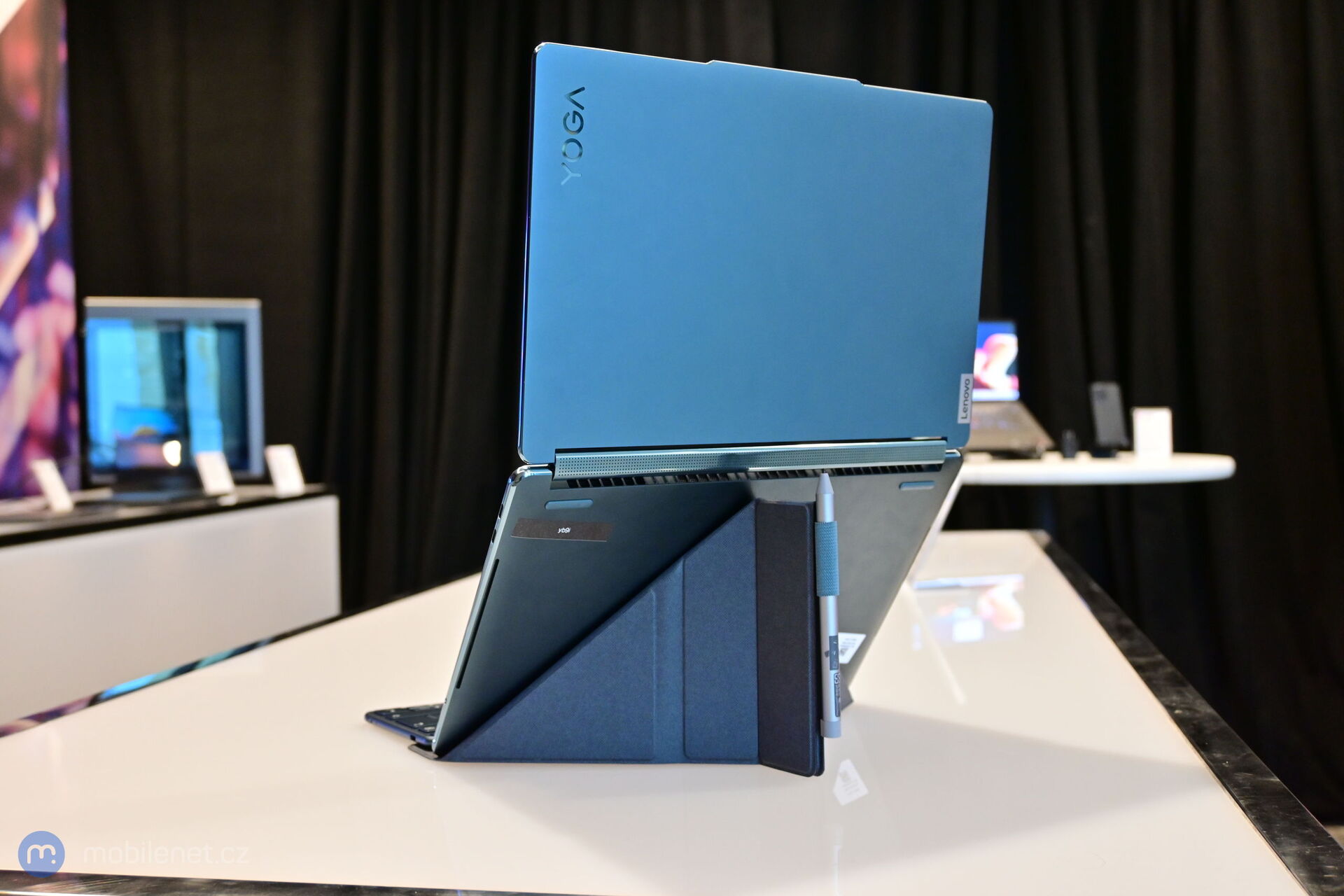 Lenovo Yoga Book 9i