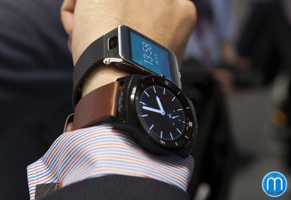 LG G Watch R vs. Sasmsung Gear 2