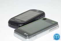 LG GD510 Pop a Samsung S7550 Blue Earth