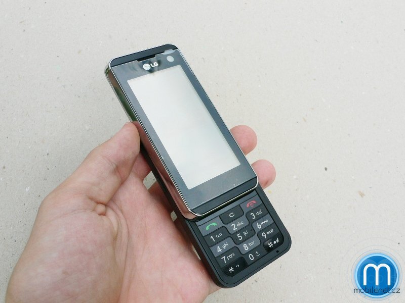 LG KF700