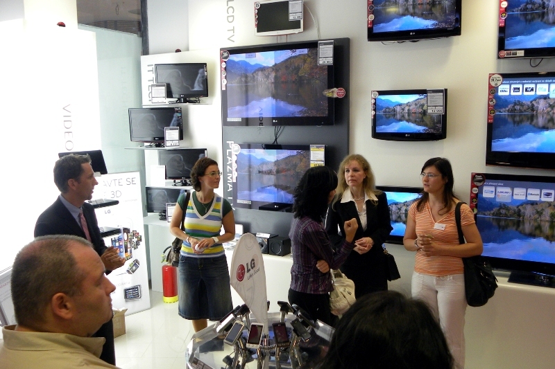 LG otevřelo první značkovou prodejnu v ČR: telefony nechybí