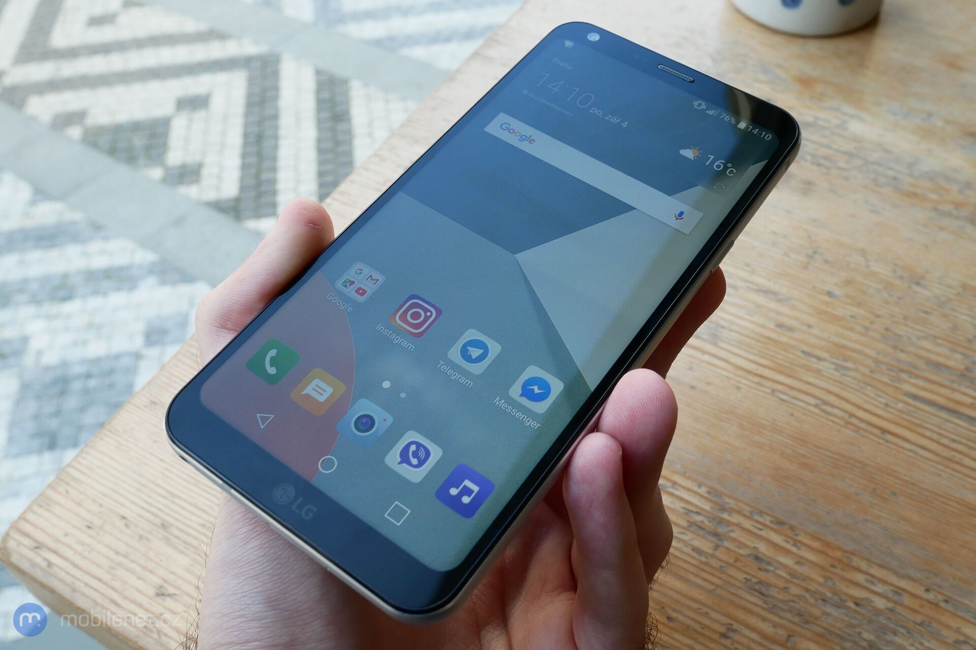LG Q6