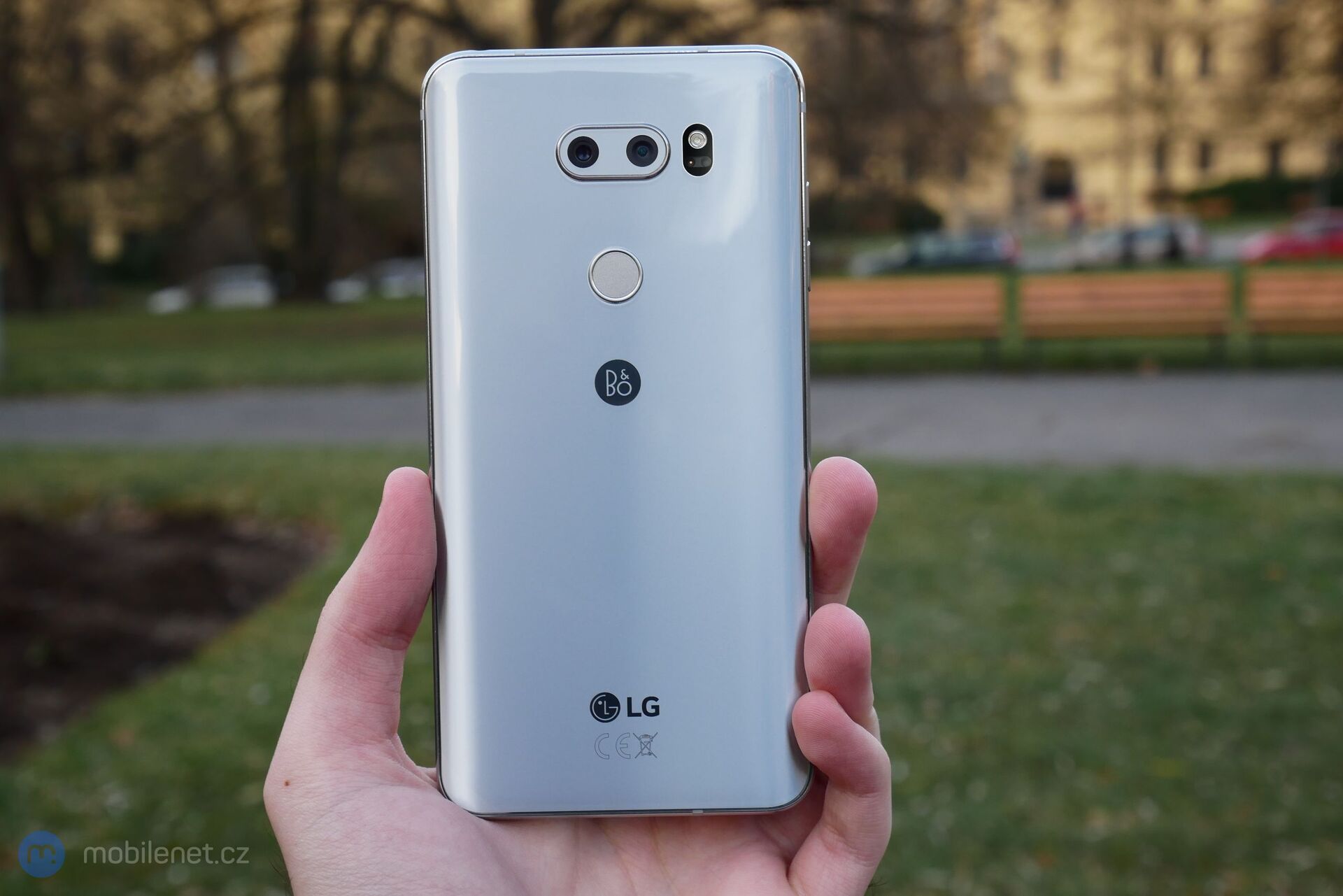 LG V30