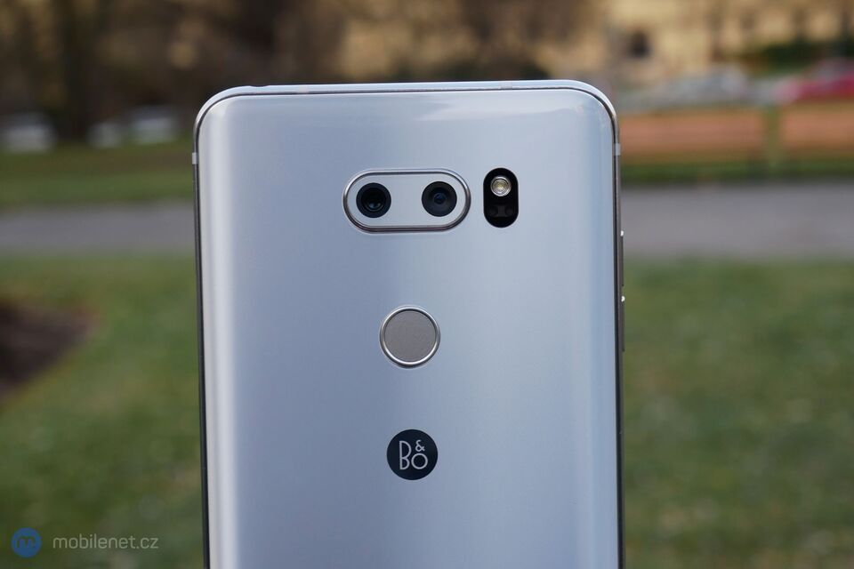 LG V30