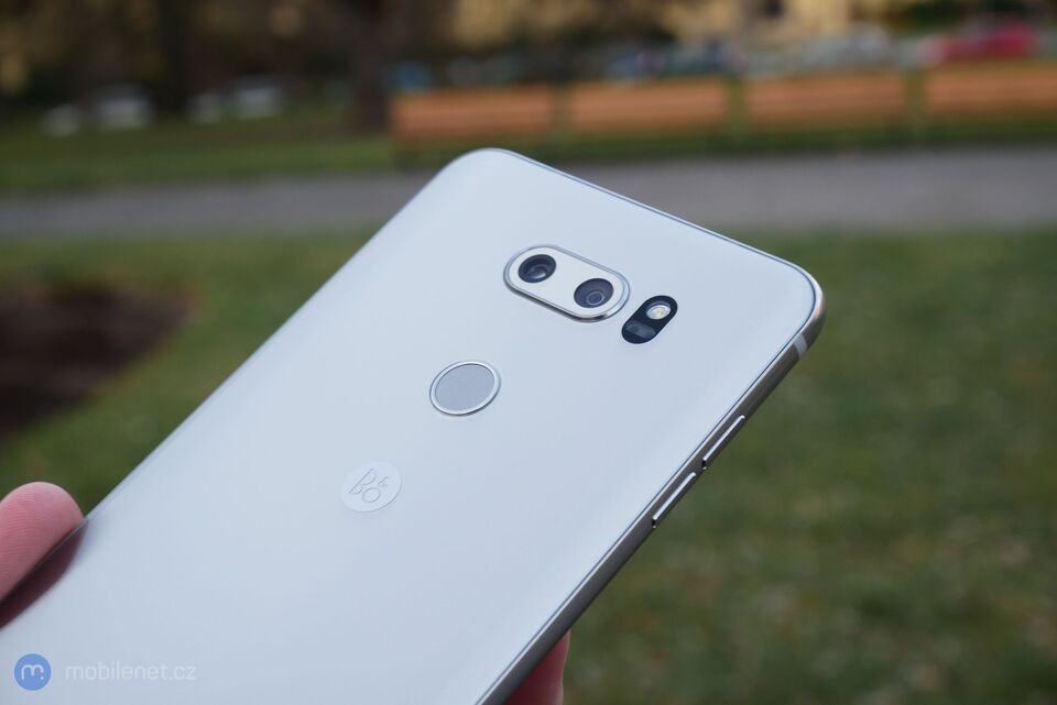 LG V30