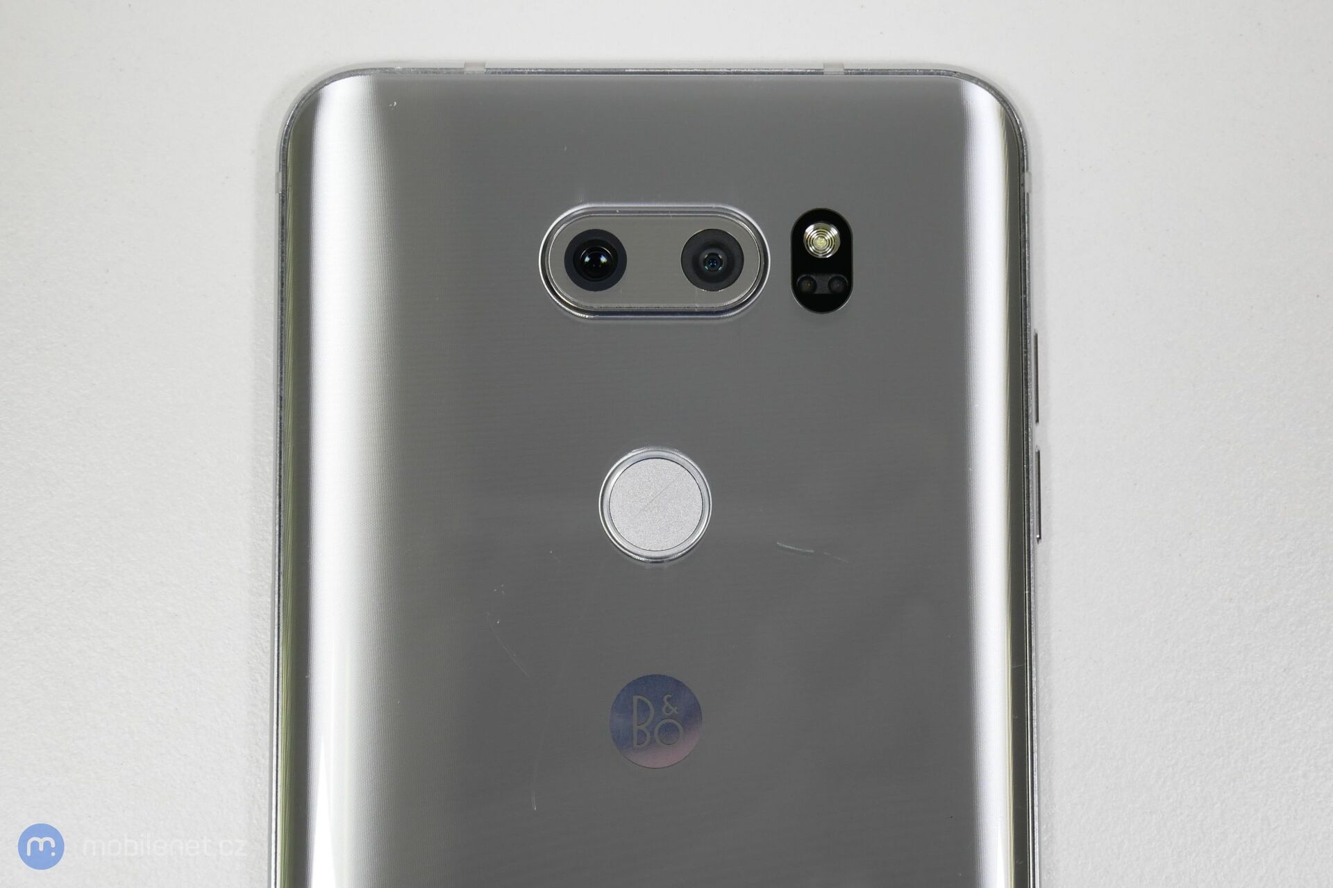 LG V30