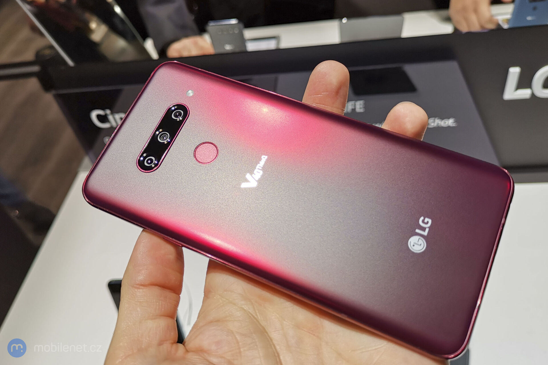 LG V40 ThinQ