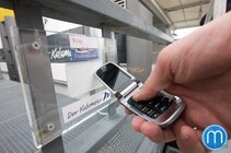 Lístek na katamarán bylo možné zaplatit přes NFC mobilem