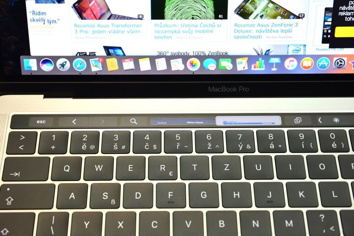 MacBook Pro 2016 Touch Bar Safari
