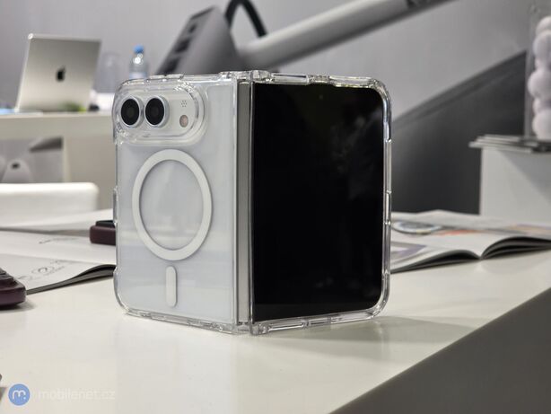Maketa iPhone přímo na výstavišti