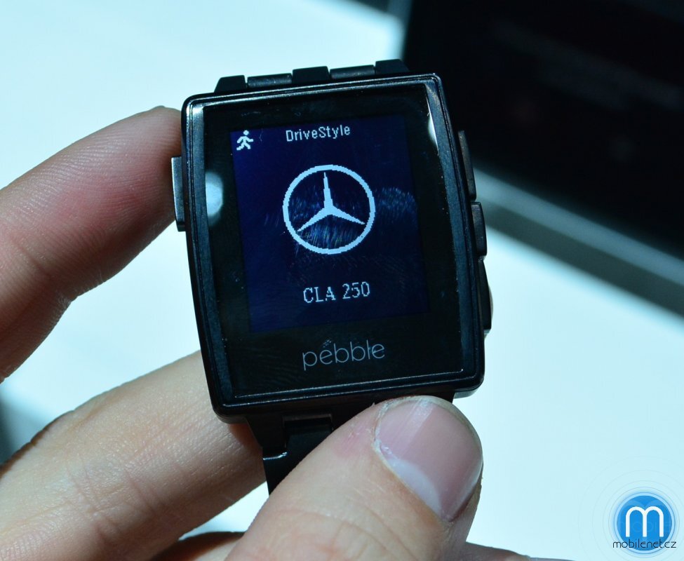 Mercedes Bens a Pebble