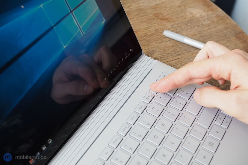 Microsoft Surface Book 2