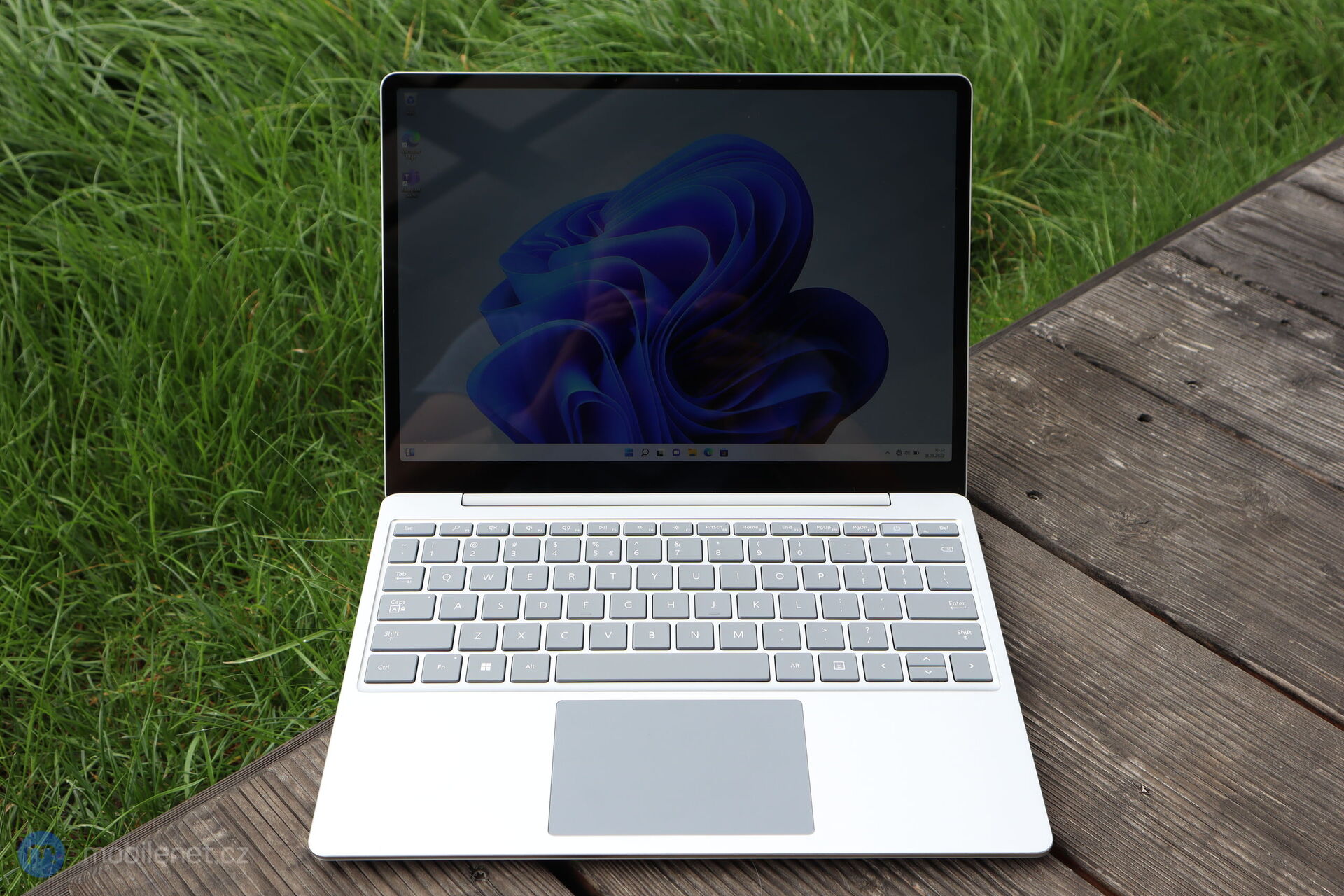 Microsoft Surface Laptop Go 2
