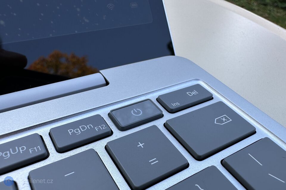 Microsoft Surface Laptop Go 2