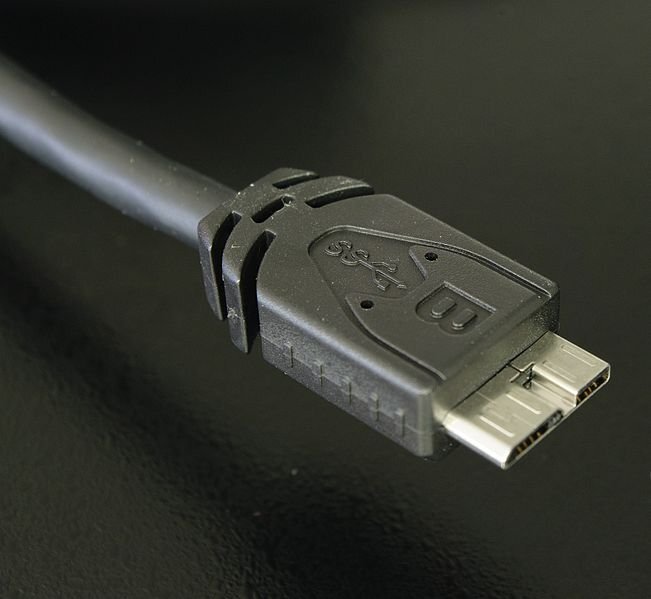 MicroUSB 3.0 má výrazně širší konektor