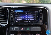 Mitsubishi Outlander infotainment