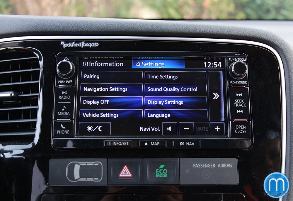 Mitsubishi Outlander infotainment