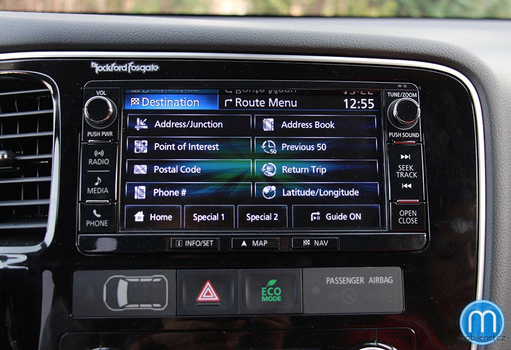 Mitsubishi Outlander infotainment