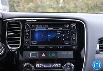 Mitsubishi Outlander infotainment